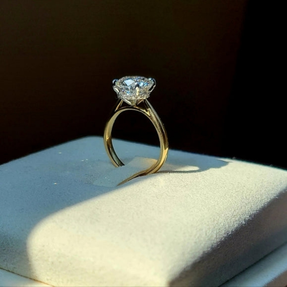 Solid 18k white and yellow gold 2.58ct lab diamond ring